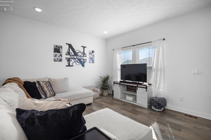 401 RIVER RUN DR, Elyria, 44035, 4 Bedrooms Bedrooms, ,4 BathroomsBathrooms,Residential,For Sale,RIVER RUN DR,20260795