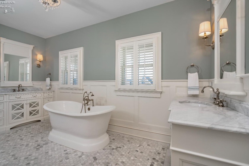 497 Bay Point Boulevard, Marblehead, 43440, 6 Bedrooms Bedrooms, ,7 BathroomsBathrooms,Residential,For Sale,Bay Point,20260835