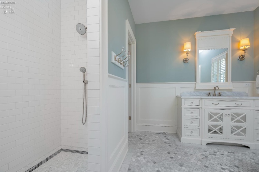 497 Bay Point Boulevard, Marblehead, 43440, 6 Bedrooms Bedrooms, ,7 BathroomsBathrooms,Residential,For Sale,Bay Point,20260835