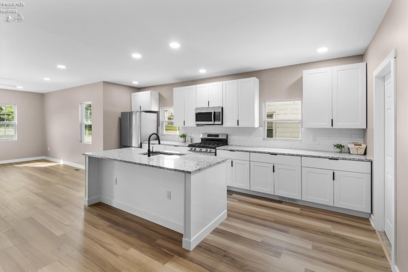 817 Main Street, Bellevue, 44811, 5 Bedrooms Bedrooms, ,3 BathroomsBathrooms,Residential,For Sale,Main,20260842