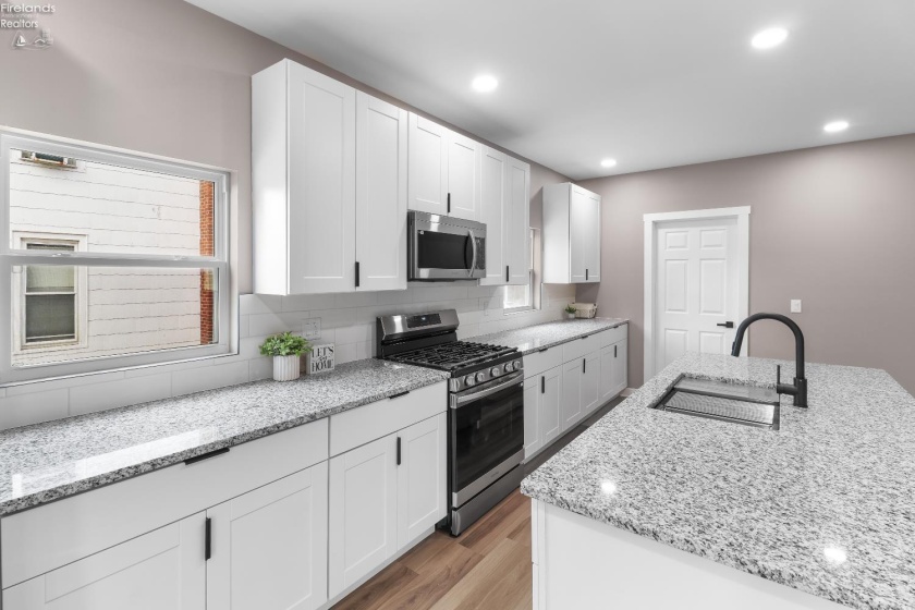 817 Main Street, Bellevue, 44811, 5 Bedrooms Bedrooms, ,3 BathroomsBathrooms,Residential,For Sale,Main,20260842