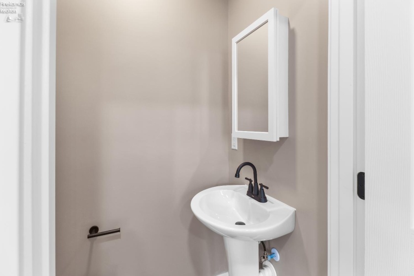 817 Main Street, Bellevue, 44811, 5 Bedrooms Bedrooms, ,3 BathroomsBathrooms,Residential,For Sale,Main,20260842