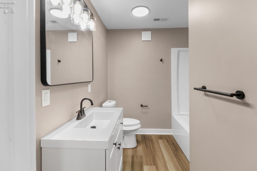 817 Main Street, Bellevue, 44811, 5 Bedrooms Bedrooms, ,3 BathroomsBathrooms,Residential,For Sale,Main,20260842