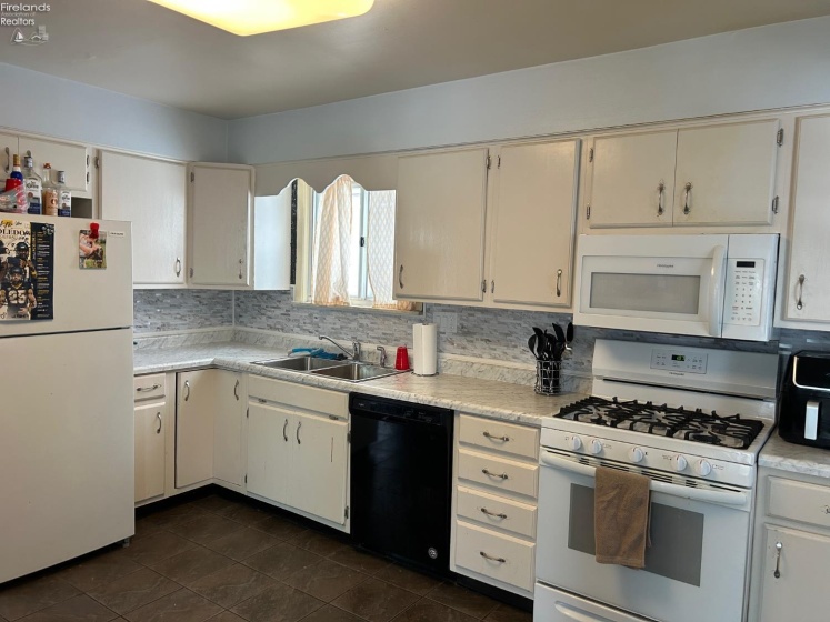 1760 Wyndhurst, Toledo, 43607, 5 Bedrooms Bedrooms, ,2 BathroomsBathrooms,Residential For Lease,For Lease,Wyndhurst,20260855