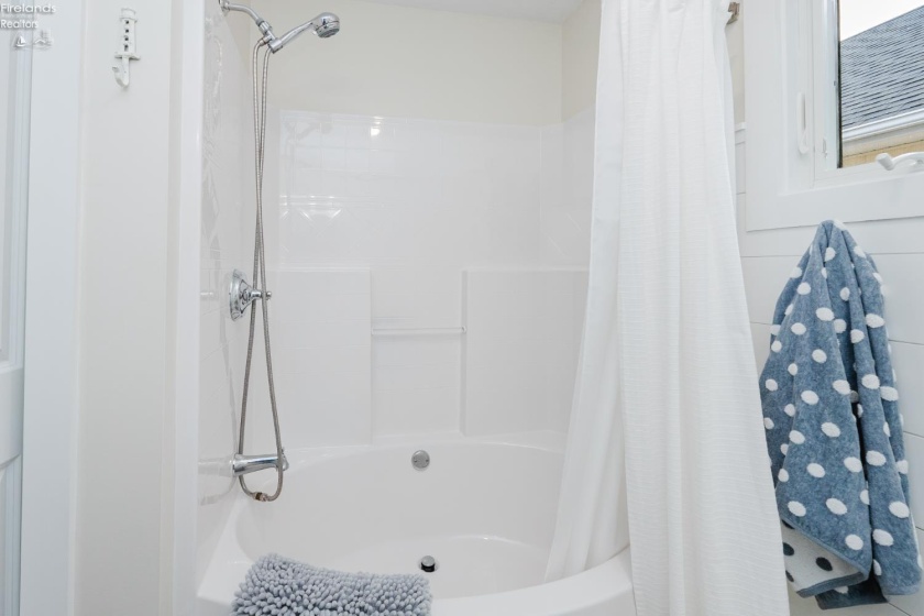 9886 Bayshore Road, Marblehead, 43440, 3 Bedrooms Bedrooms, ,2 BathroomsBathrooms,Residential,For Sale,Bayshore,20260856