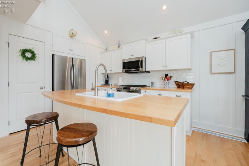 9886 Bayshore Road, Marblehead, 43440, 3 Bedrooms Bedrooms, ,2 BathroomsBathrooms,Residential,For Sale,Bayshore,20260856