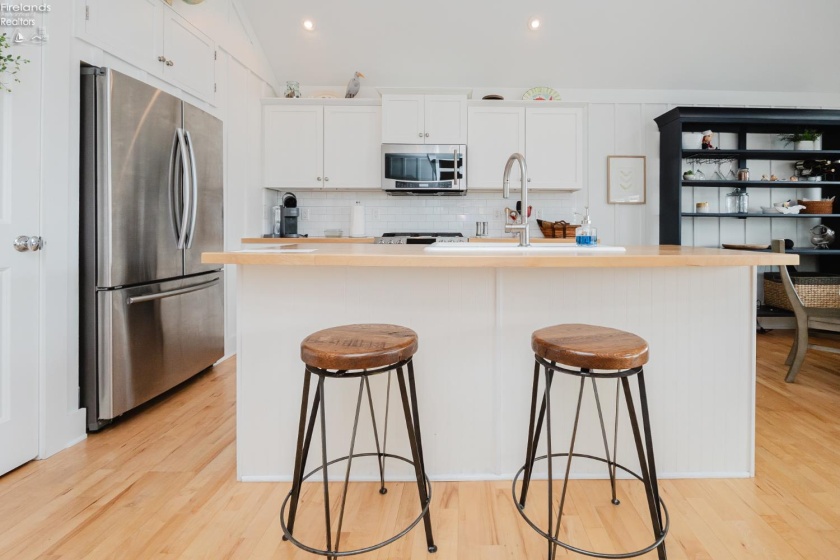 9886 Bayshore Road, Marblehead, 43440, 3 Bedrooms Bedrooms, ,2 BathroomsBathrooms,Residential,For Sale,Bayshore,20260856