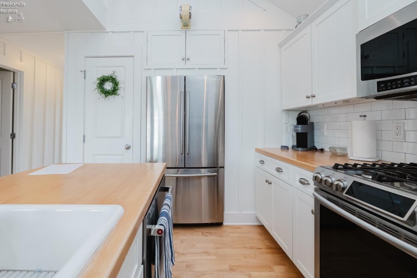 9886 Bayshore Road, Marblehead, 43440, 3 Bedrooms Bedrooms, ,2 BathroomsBathrooms,Residential,For Sale,Bayshore,20260856