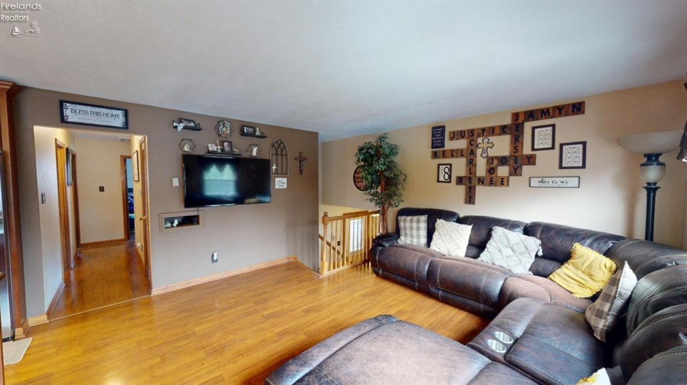 1453 White Ave, Fremont, 43420, 5 Bedrooms Bedrooms, ,3 BathroomsBathrooms,Residential,For Sale,White Ave,20260803