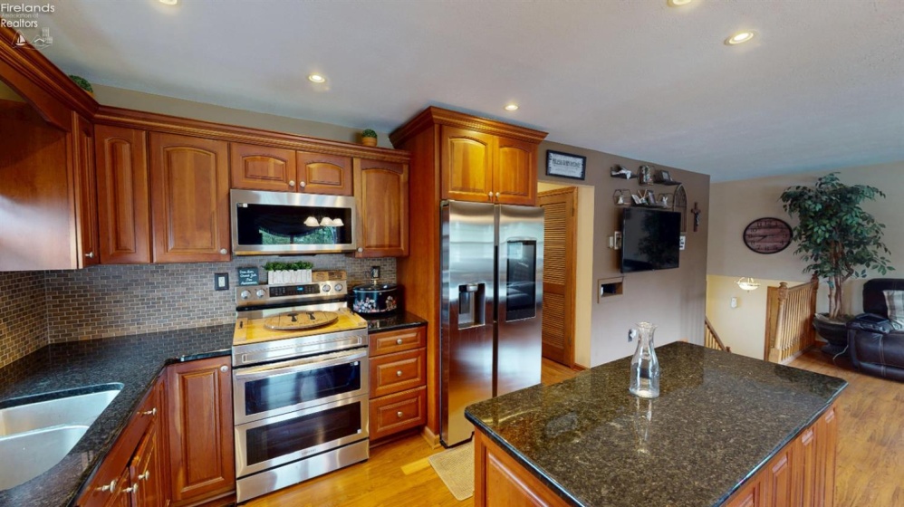 1453 White Ave, Fremont, 43420, 5 Bedrooms Bedrooms, ,3 BathroomsBathrooms,Residential,For Sale,White Ave,20260803