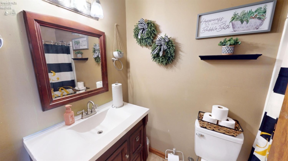 1453 White Ave, Fremont, 43420, 5 Bedrooms Bedrooms, ,3 BathroomsBathrooms,Residential,For Sale,White Ave,20260803