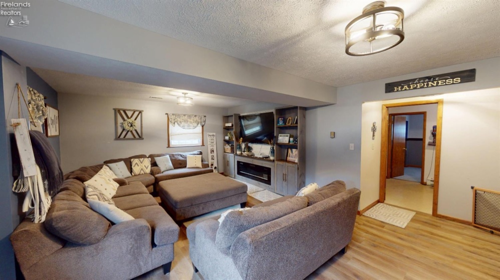 1453 White Ave, Fremont, 43420, 5 Bedrooms Bedrooms, ,3 BathroomsBathrooms,Residential,For Sale,White Ave,20260803