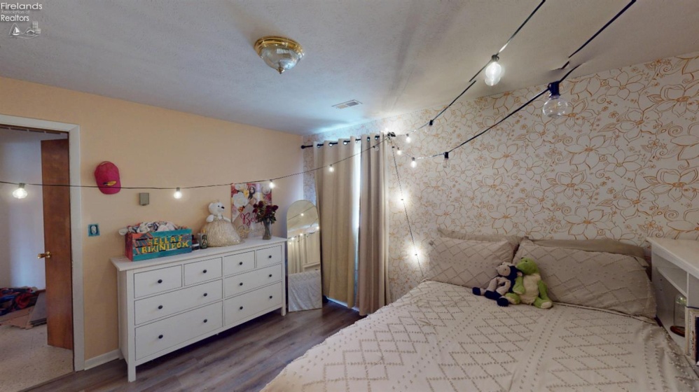 1453 White Ave, Fremont, 43420, 5 Bedrooms Bedrooms, ,3 BathroomsBathrooms,Residential,For Sale,White Ave,20260803