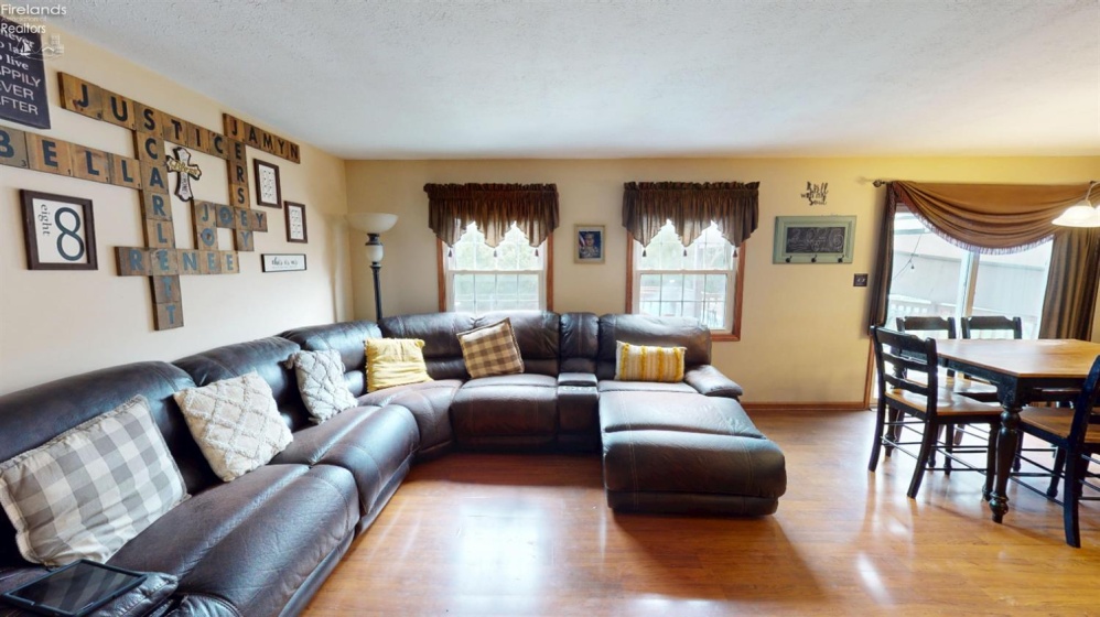 1453 White Ave, Fremont, 43420, 5 Bedrooms Bedrooms, ,3 BathroomsBathrooms,Residential,For Sale,White Ave,20260803