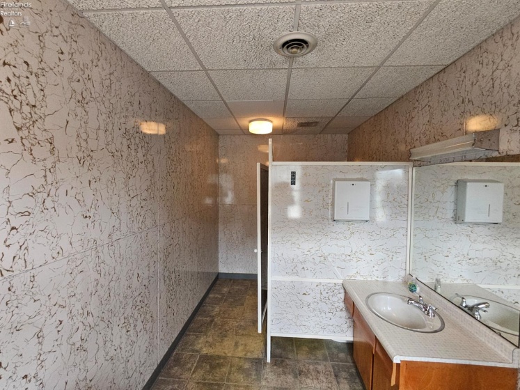 201 Charles Street, Bucyrus, 44820, ,Commercial For Lease,For Lease,Charles Street,20260870