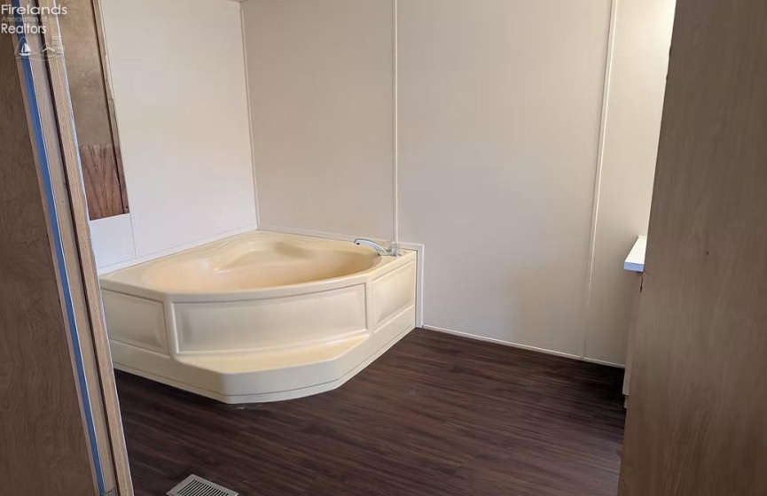 220 Maple Lane, Green Springs, 44836, 3 Bedrooms Bedrooms, ,2 BathroomsBathrooms,Residential,For Sale,Maple Lane,20260809