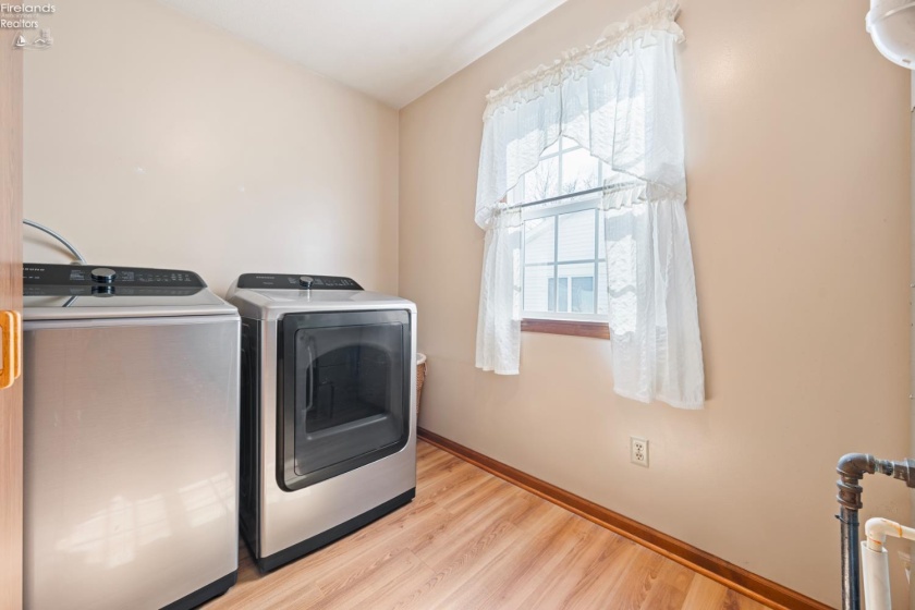 735 Grant Street, Port Clinton, 43452, 4 Bedrooms Bedrooms, ,4 BathroomsBathrooms,Residential,For Sale,Grant,20260806