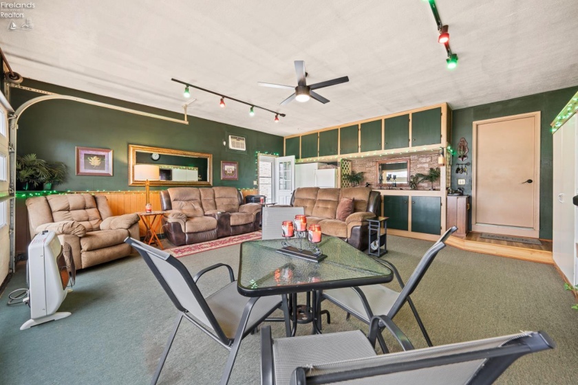 735 Grant Street, Port Clinton, 43452, 4 Bedrooms Bedrooms, ,4 BathroomsBathrooms,Residential,For Sale,Grant,20260806