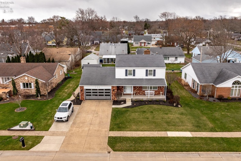 735 Grant Street, Port Clinton, 43452, 4 Bedrooms Bedrooms, ,4 BathroomsBathrooms,Residential,For Sale,Grant,20260806