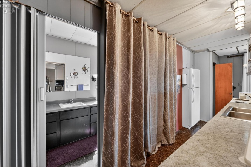 960 Shore Boulevard, Put-In-Bay, 43456, 4 Bedrooms Bedrooms, ,2 BathroomsBathrooms,Residential,For Sale,Shore,20260880