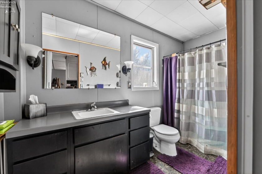 960 Shore Boulevard, Put-In-Bay, 43456, 4 Bedrooms Bedrooms, ,2 BathroomsBathrooms,Residential,For Sale,Shore,20260880