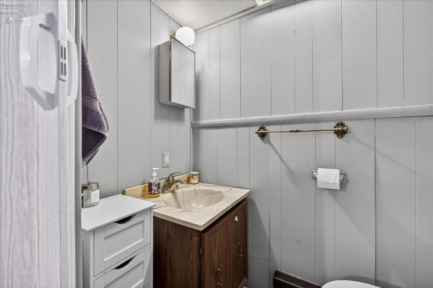 960 Shore Boulevard, Put-In-Bay, 43456, 4 Bedrooms Bedrooms, ,2 BathroomsBathrooms,Residential,For Sale,Shore,20260880