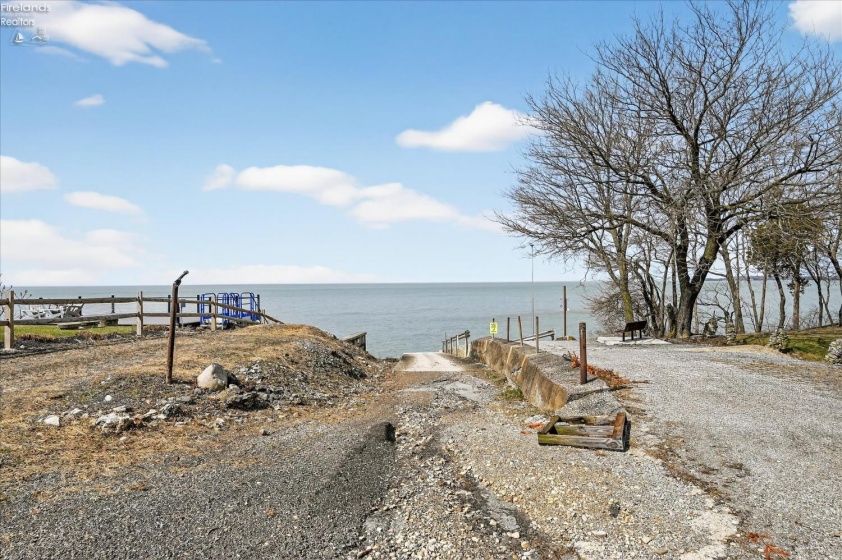 960 Shore Boulevard, Put-In-Bay, 43456, 4 Bedrooms Bedrooms, ,2 BathroomsBathrooms,Residential,For Sale,Shore,20260880
