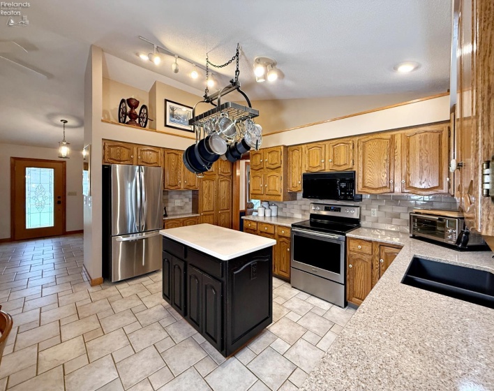 2783 Briarwood Drive, Tiffin, 44883, 4 Bedrooms Bedrooms, ,3 BathroomsBathrooms,Residential,For Sale,Briarwood Drive,20260816