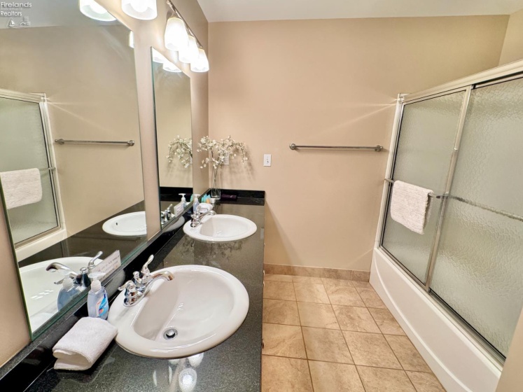 401 Shoreline, Sandusky, 44870, 2 Bedrooms Bedrooms, ,2 BathroomsBathrooms,Residential,For Sale,Shoreline,20260906