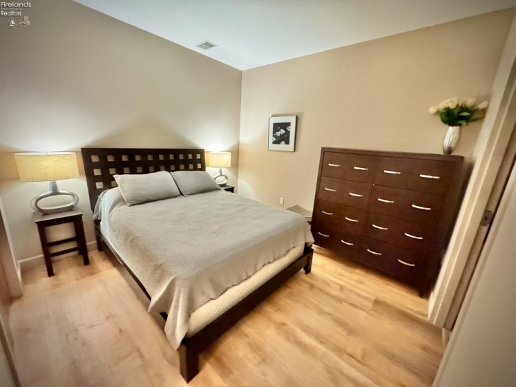 401 Shoreline, Sandusky, 44870, 2 Bedrooms Bedrooms, ,2 BathroomsBathrooms,Residential,For Sale,Shoreline,20260906