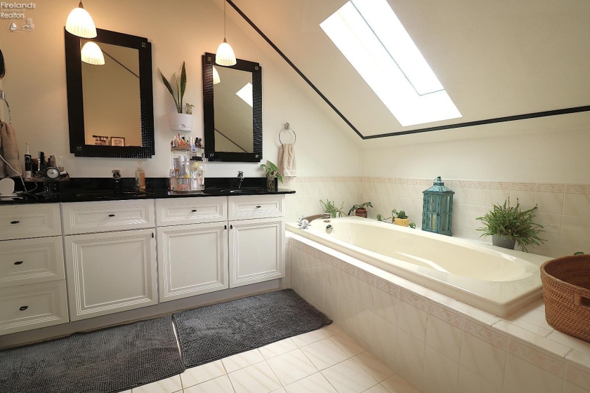 2205 Quail Hollow Circle, Sandusky, 44870, 4 Bedrooms Bedrooms, ,5 BathroomsBathrooms,Residential,For Sale,Quail Hollow,20260819