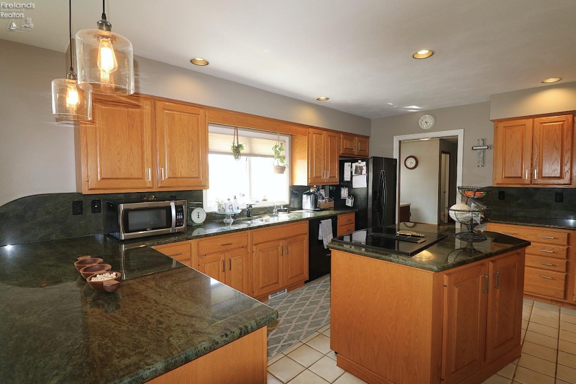 2205 Quail Hollow Circle, Sandusky, 44870, 4 Bedrooms Bedrooms, ,5 BathroomsBathrooms,Residential,For Sale,Quail Hollow,20260819