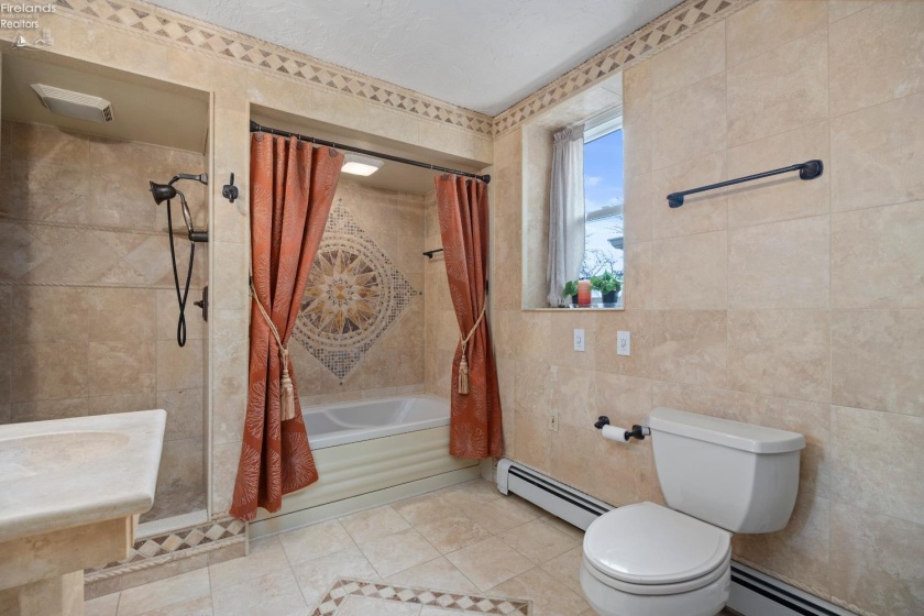 1169 W. 6th St, Lorain, 44052, 5 Bedrooms Bedrooms, ,2 BathroomsBathrooms,Residential,For Sale,W. 6th St,20260903