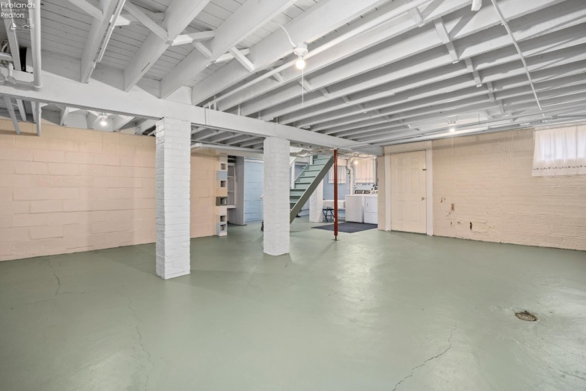 1169 W. 6th St, Lorain, 44052, 5 Bedrooms Bedrooms, ,2 BathroomsBathrooms,Residential,For Sale,W. 6th St,20260903