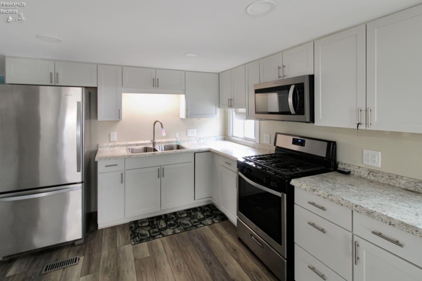 3500 Willow Beach Road, Port Clinton, 43452, 2 Bedrooms Bedrooms, ,2 BathroomsBathrooms,Residential,For Sale,Willow Beach,20260721