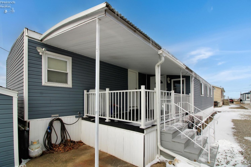 3500 Willow Beach Road, Port Clinton, 43452, 2 Bedrooms Bedrooms, ,2 BathroomsBathrooms,Residential,For Sale,Willow Beach,20260721