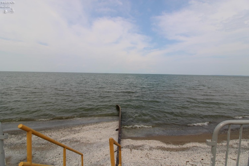 3500 Willow Beach Road, Port Clinton, 43452, 2 Bedrooms Bedrooms, ,2 BathroomsBathrooms,Residential,For Sale,Willow Beach,20260721
