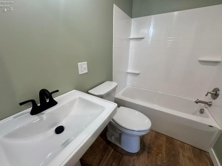 111 Tuscarawas Trail, Sandusky, 44870, 2 Bedrooms Bedrooms, ,1 BathroomBathrooms,Residential,For Sale,Tuscarawas,20260921