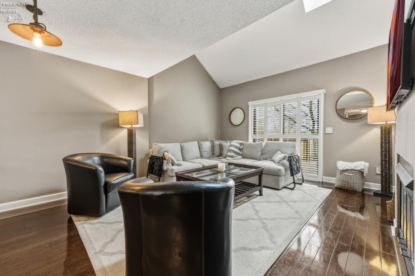 70 Harbors End Drive, Port Clinton, 43452, 2 Bedrooms Bedrooms, ,2 BathroomsBathrooms,Residential,For Sale,Harbors End,20260909