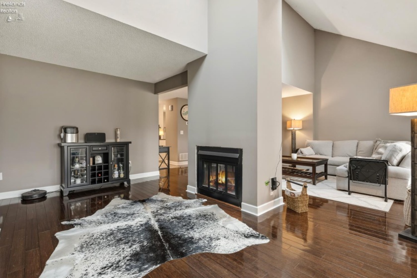 70 Harbors End Drive, Port Clinton, 43452, 2 Bedrooms Bedrooms, ,2 BathroomsBathrooms,Residential,For Sale,Harbors End,20260909