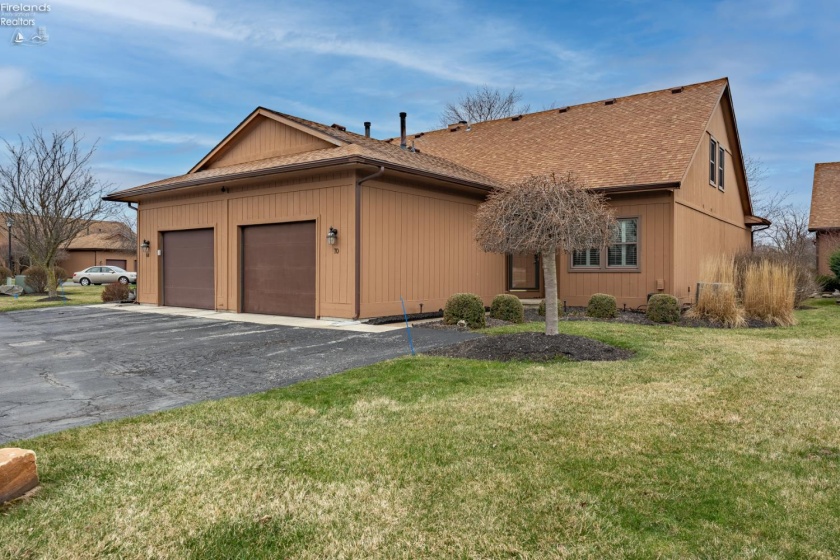 70 Harbors End Drive, Port Clinton, 43452, 2 Bedrooms Bedrooms, ,2 BathroomsBathrooms,Residential,For Sale,Harbors End,20260909