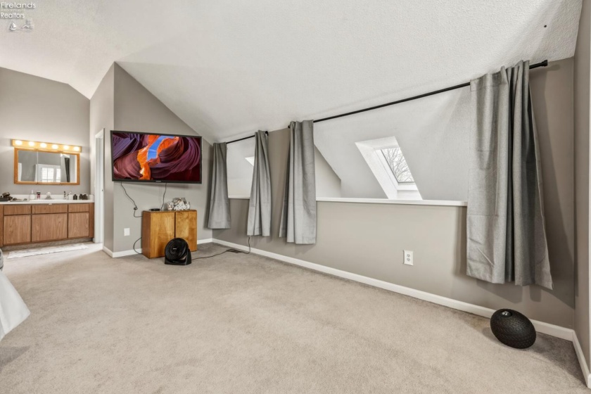 70 Harbors End Drive, Port Clinton, 43452, 2 Bedrooms Bedrooms, ,2 BathroomsBathrooms,Residential,For Sale,Harbors End,20260909