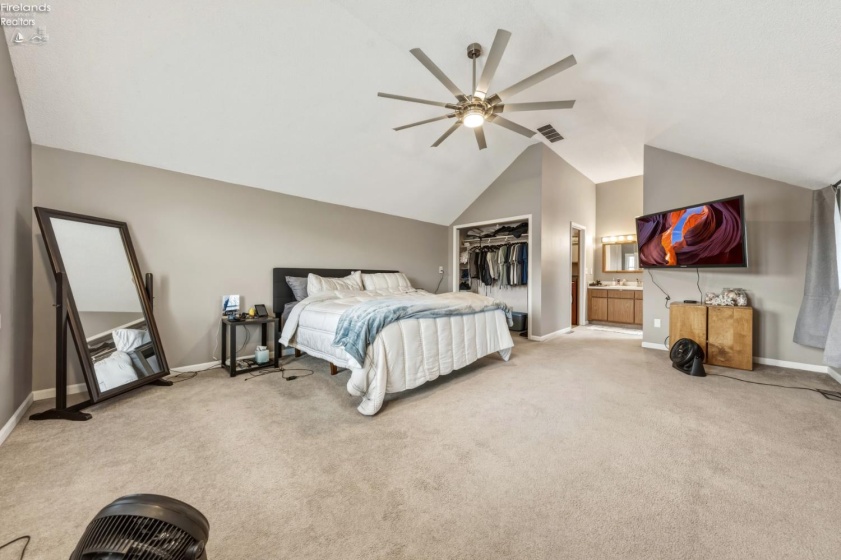 70 Harbors End Drive, Port Clinton, 43452, 2 Bedrooms Bedrooms, ,2 BathroomsBathrooms,Residential,For Sale,Harbors End,20260909