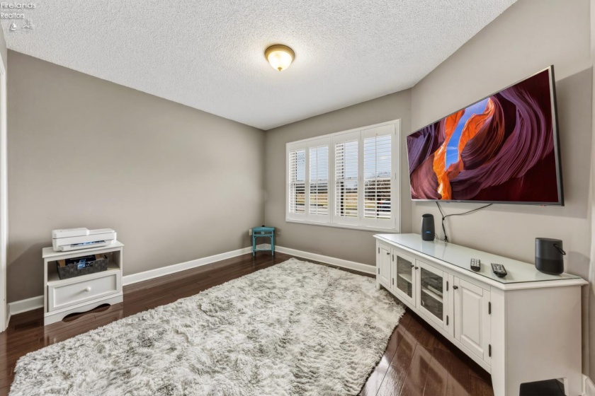 70 Harbors End Drive, Port Clinton, 43452, 2 Bedrooms Bedrooms, ,2 BathroomsBathrooms,Residential,For Sale,Harbors End,20260909