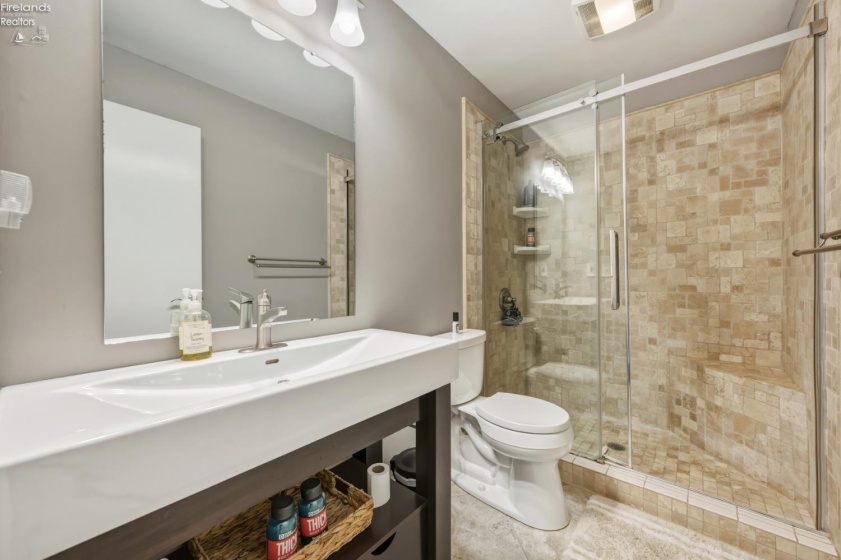 70 Harbors End Drive, Port Clinton, 43452, 2 Bedrooms Bedrooms, ,2 BathroomsBathrooms,Residential,For Sale,Harbors End,20260909