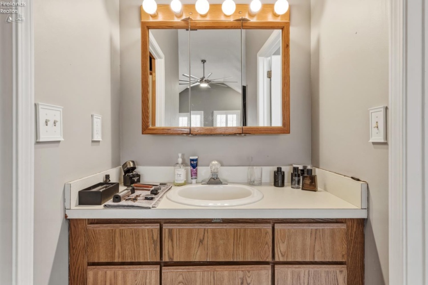 70 Harbors End Drive, Port Clinton, 43452, 2 Bedrooms Bedrooms, ,2 BathroomsBathrooms,Residential,For Sale,Harbors End,20260909