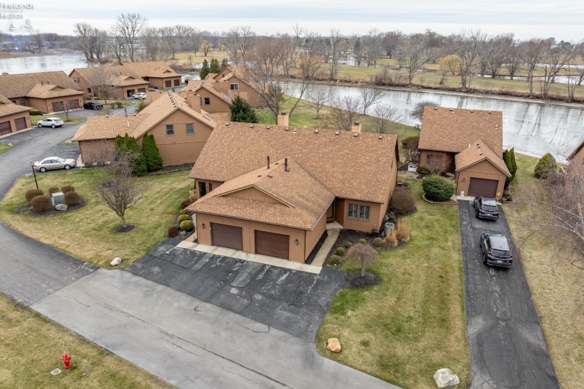 70 Harbors End Drive, Port Clinton, 43452, 2 Bedrooms Bedrooms, ,2 BathroomsBathrooms,Residential,For Sale,Harbors End,20260909