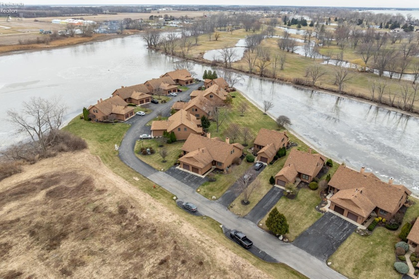 70 Harbors End Drive, Port Clinton, 43452, 2 Bedrooms Bedrooms, ,2 BathroomsBathrooms,Residential,For Sale,Harbors End,20260909