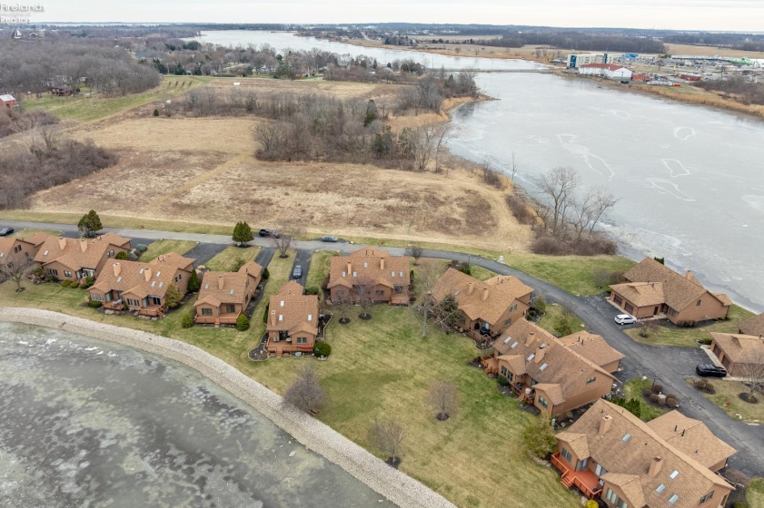 70 Harbors End Drive, Port Clinton, 43452, 2 Bedrooms Bedrooms, ,2 BathroomsBathrooms,Residential,For Sale,Harbors End,20260909