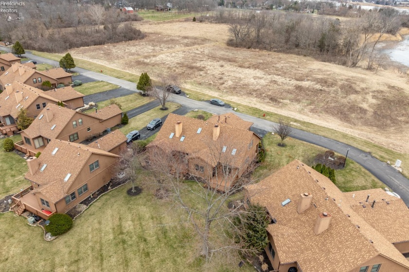 70 Harbors End Drive, Port Clinton, 43452, 2 Bedrooms Bedrooms, ,2 BathroomsBathrooms,Residential,For Sale,Harbors End,20260909